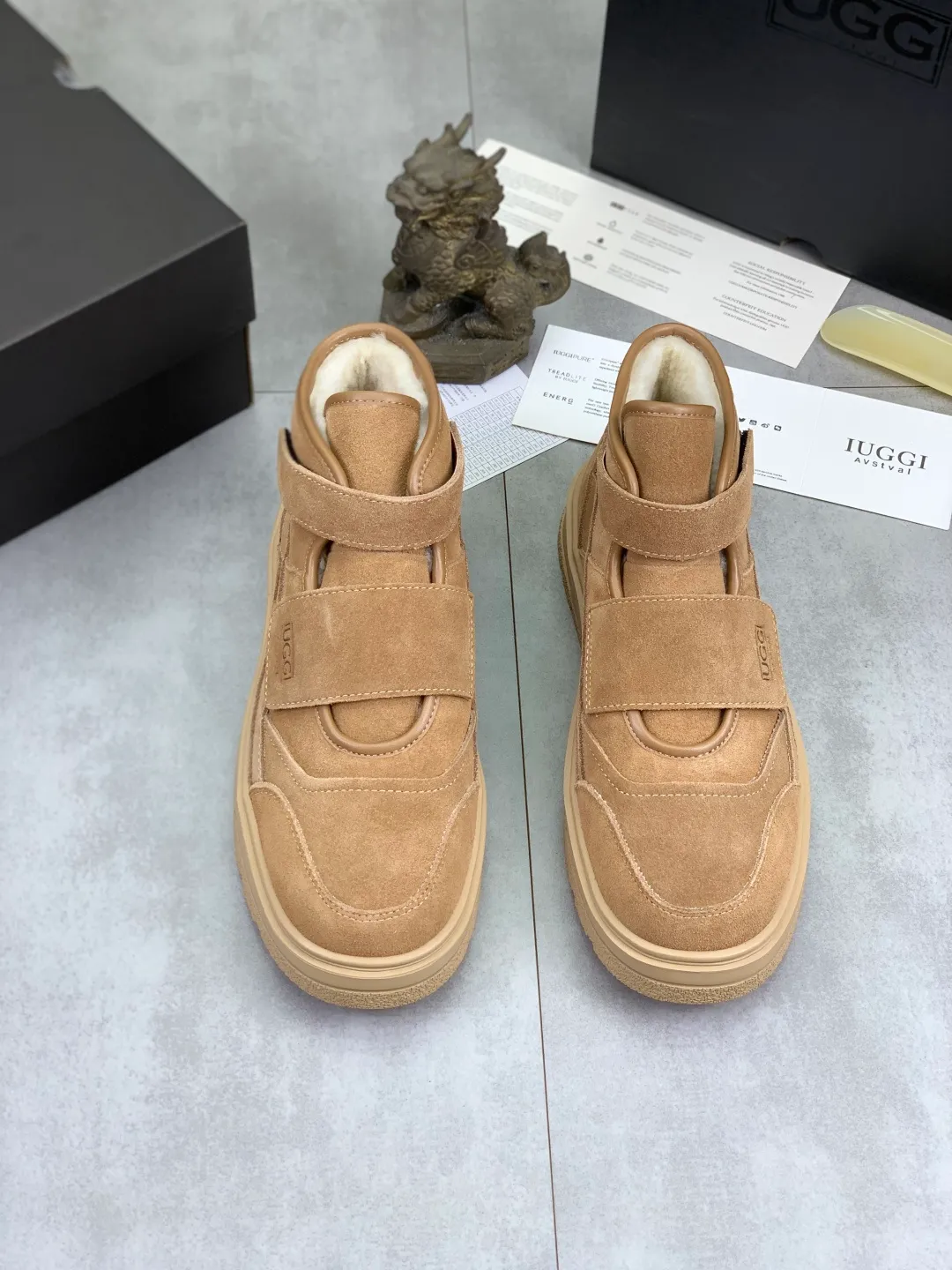Men's shoes 💰P580 New arrival 🆕🆕🆕 26 New IUGGI Velcro men's shoes Fashionable and casual Velcro men's shoes. First layer suede cowhide + lining wool Rubber outsole Lightweight and non-slip Size: 39-44 Color: three colors